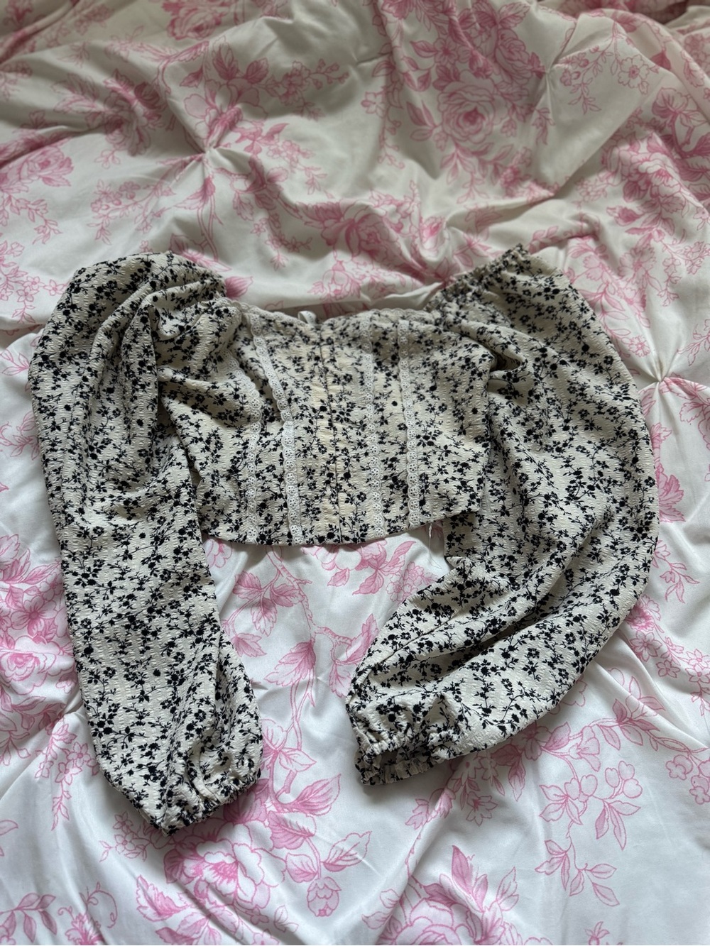 Altar'd State Black & Cream Floral Puff-Sleeve Crop Top